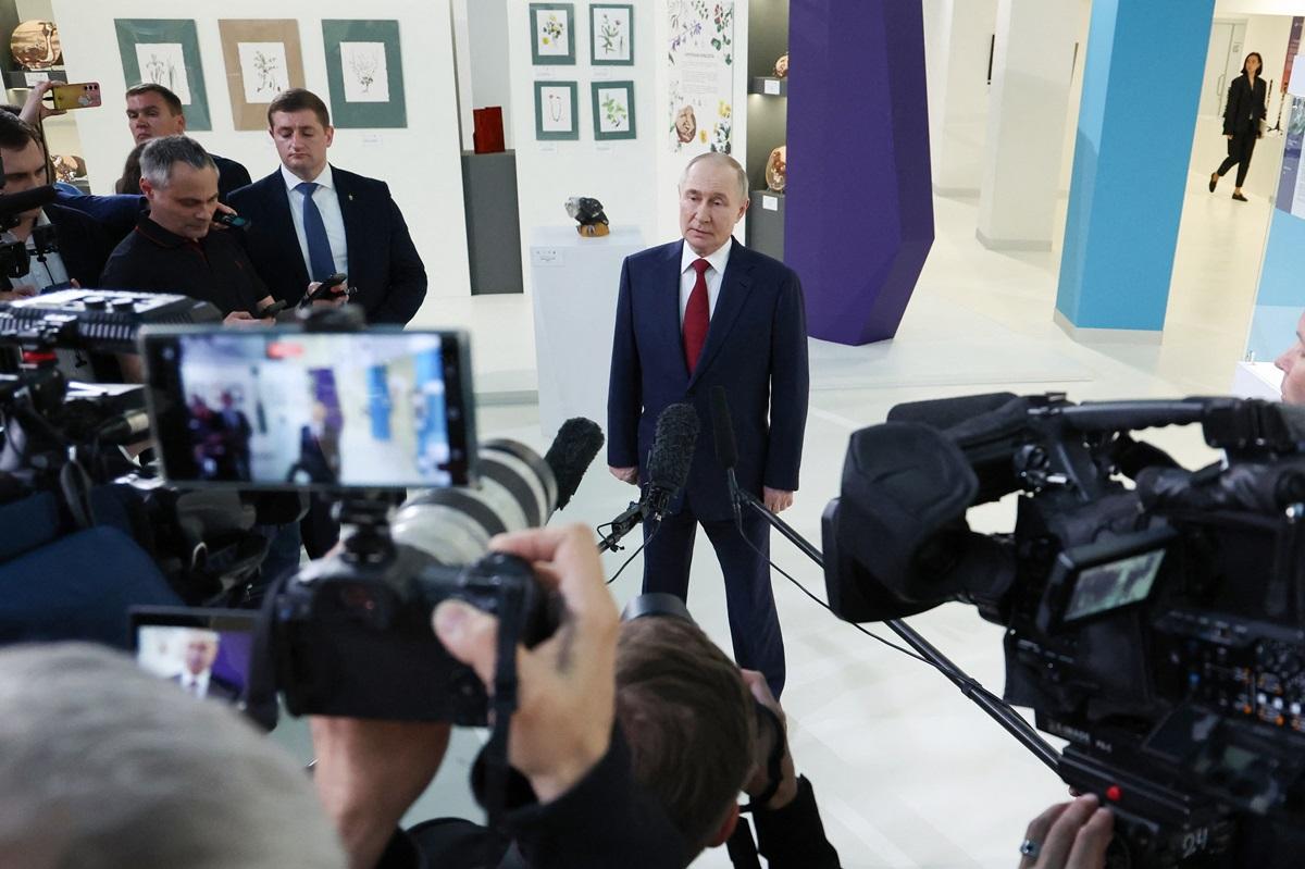 Putin remains focused on "near abroad". The Russian leader will meet the leaders of CIS countries in St Petersburg next week