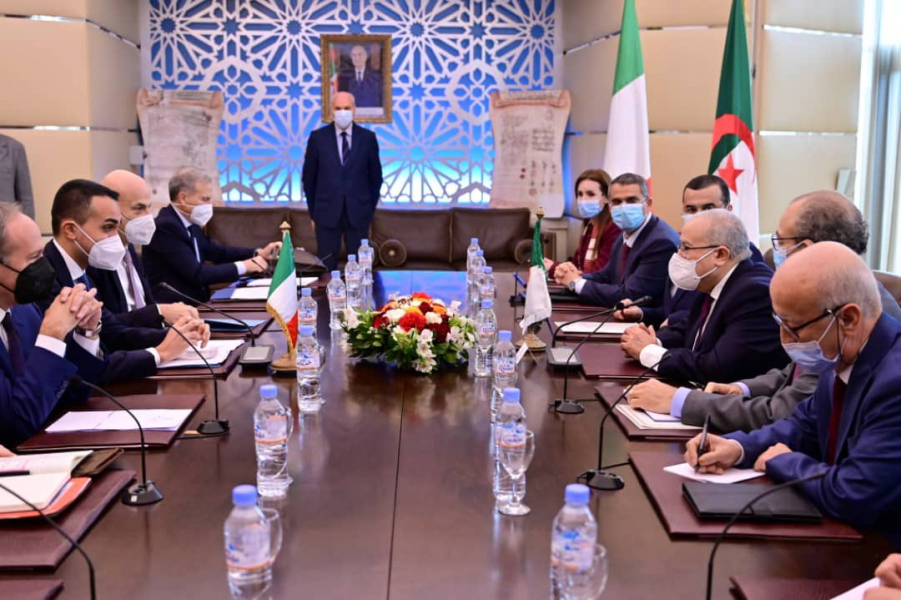 Delegation of Italy meets with Algerian hosts