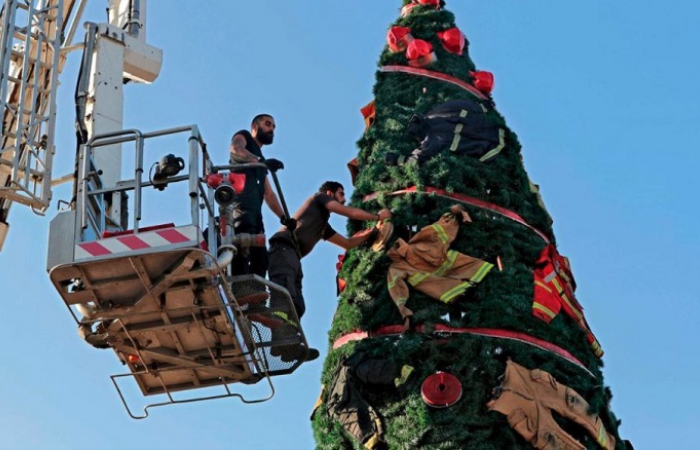 Lebanese artist designs Christmas tree honouring civil defense 