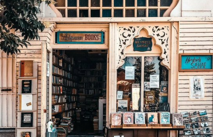 Istanbul's "sahaf" offer books for all seasons 