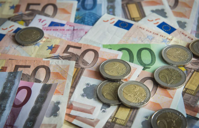 EU leaders push for stronger euro as international payment currency