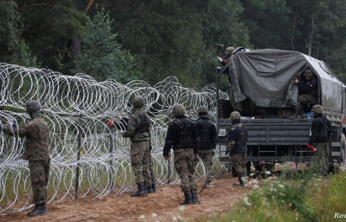 Polish authorities prepare to declare a state of emergency in regions along border with Belarus