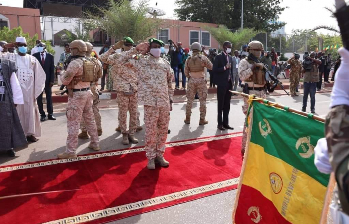 Thousands demonstrate in Mali in support of the military