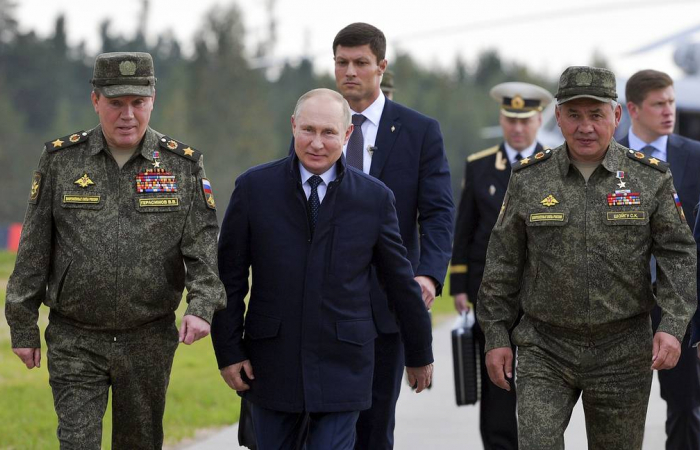 Putin watches war games in Nizhny Novgorod