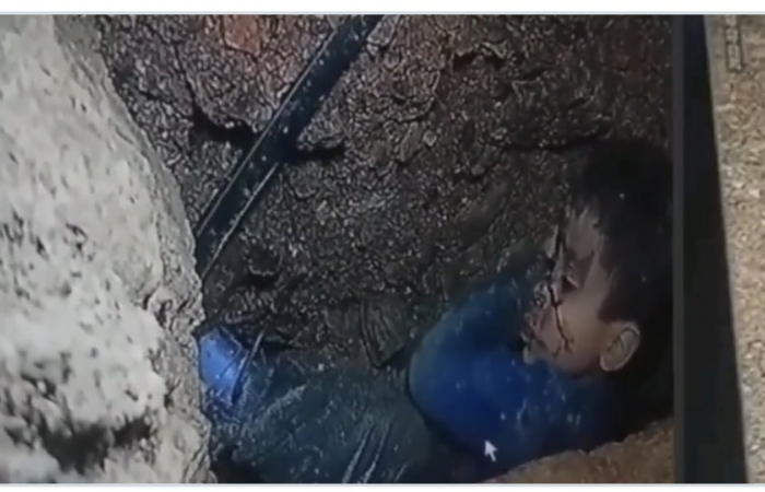 Morocco on edge as it follows the fate of a child who fell into a well