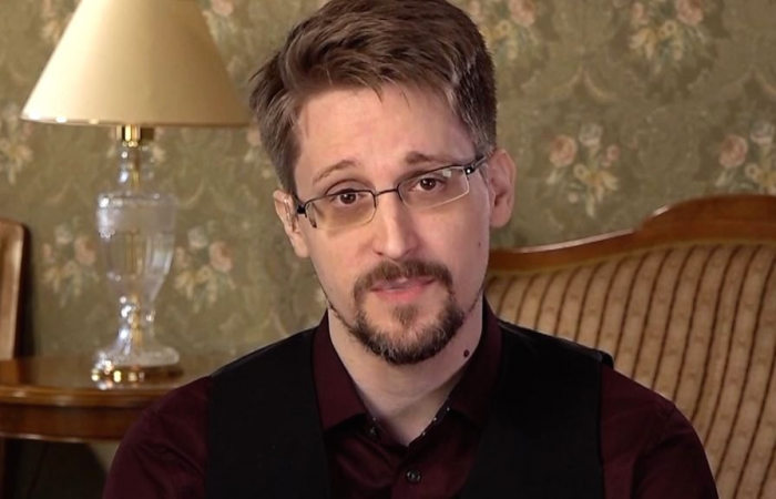 Russia grants citizenship to Edward Snowden