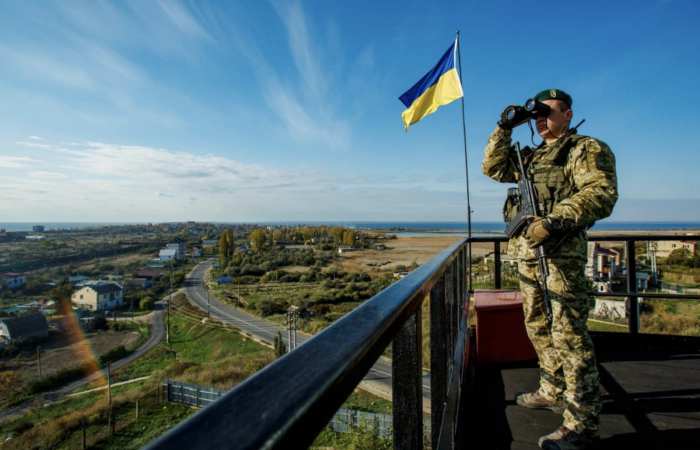 Ukraine strengthens military forces on border with Belarus