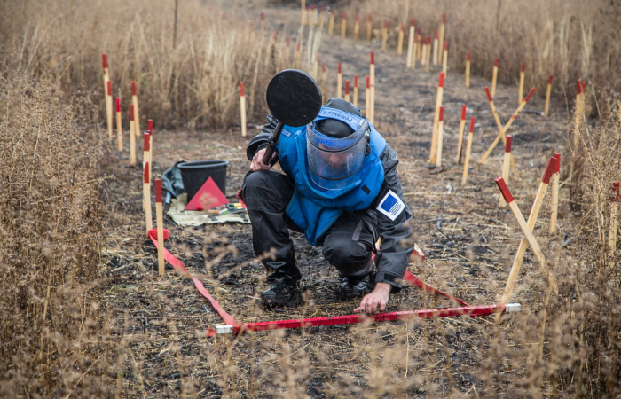 EU to give Ukraine €25m in demining support