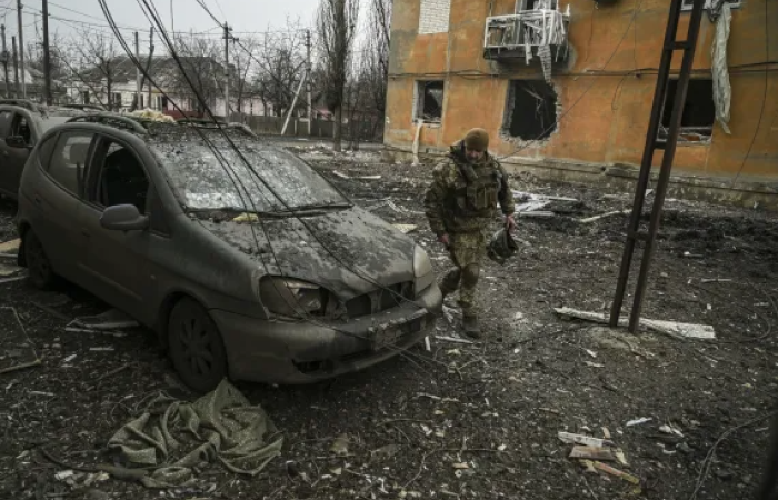 Wagner troops try to break into central Bakhmut but suffer "significant" losses