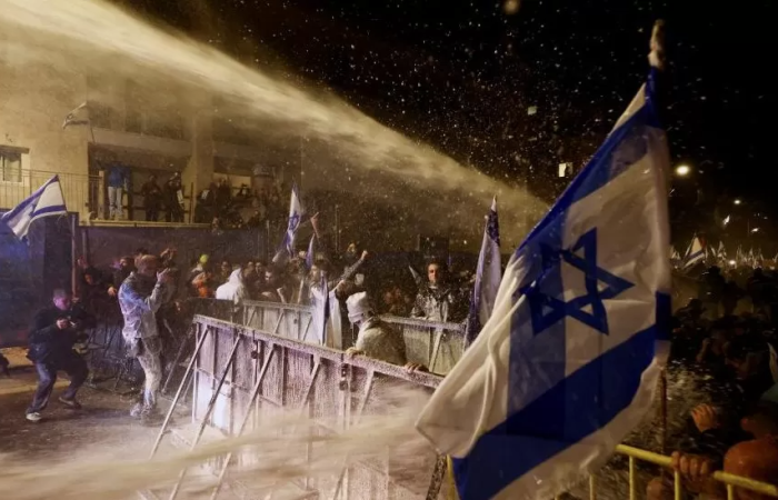 Mass protests in Israel after PM fires defence minister