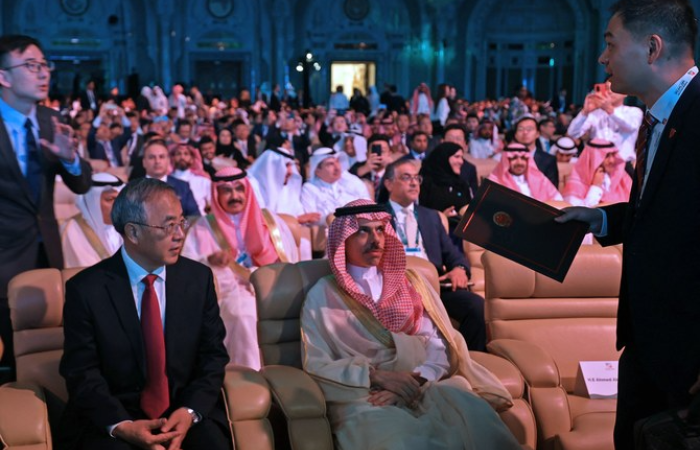 Arab countries and China sign 30 deals worth $10bn at business conference in Riyadh