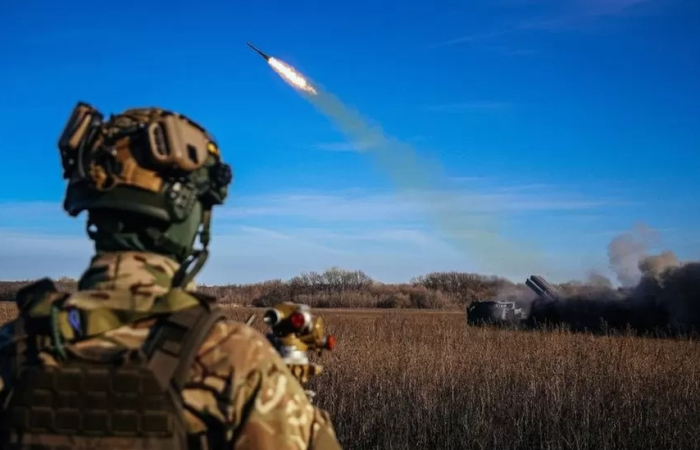 Reports of increased fighting along Ukraine front line, Russia claims large attack thwarted