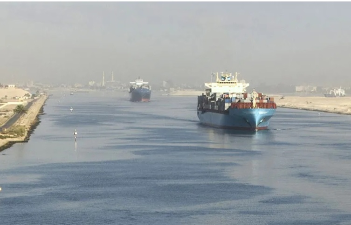 Sharp drop in Suez Canal revenues adds to Egypt's woes