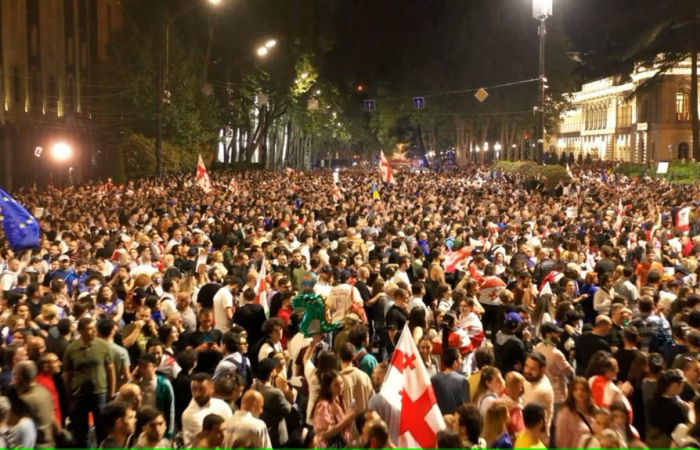 More clashes between police and protestors in Tbilisi as government pushes through "foreign agents law"