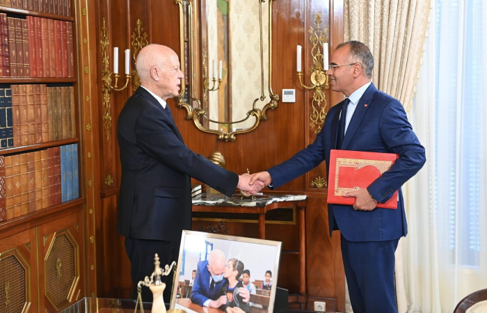 Tunisian president fires prime minister shortly before presidential elections 