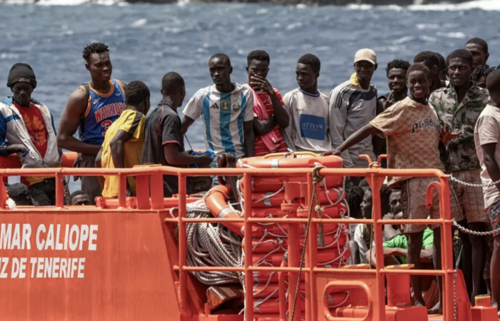 Thousands of migrants try to enter Spanish enclave of Ceuta 
