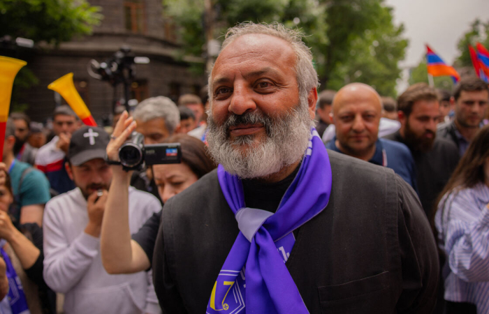 Opinion: Armenia Close To The Brink