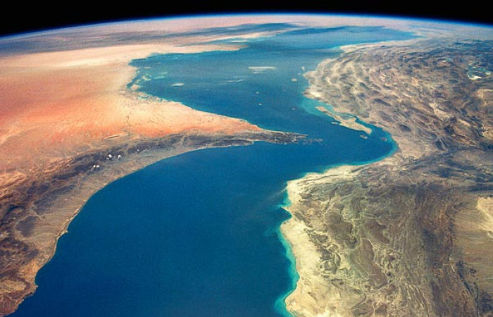 Iranian parliament votes to close Strait of Hormuz