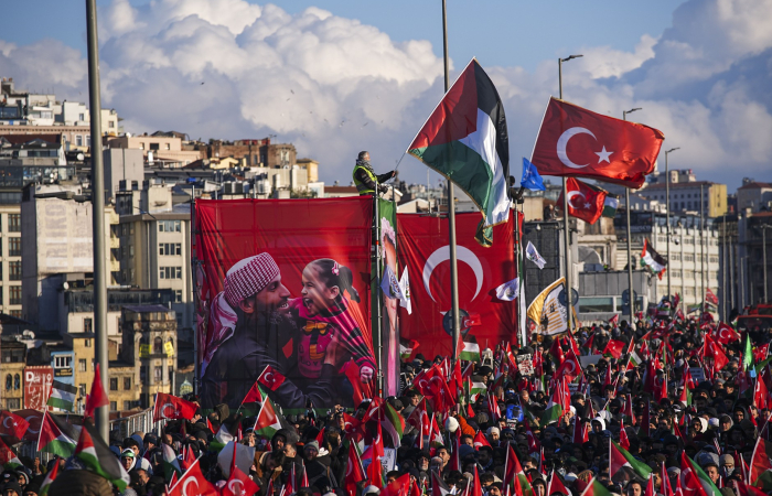 Thousands march in Istanbul in solidarity with Palestine