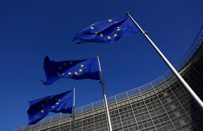 EU drafts plan to give industries more free CO2 permits