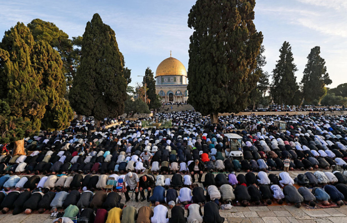 Tens of thousands pray at Al-Aqsa for Eid Al-Adha despite Israeli restrictions