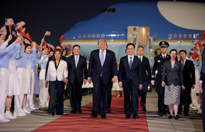 Trump lands in China for Xi summit 