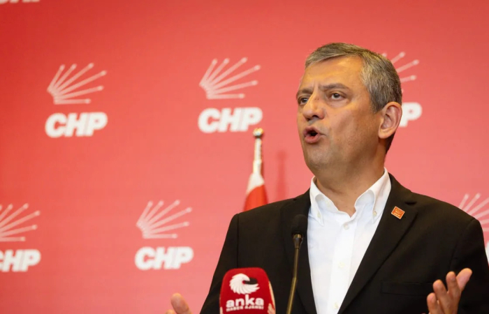Thousands rally behind ousted Turkish opposition leader in Ankara