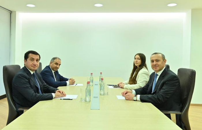 Azerbaijani presidential aide visits Armenia