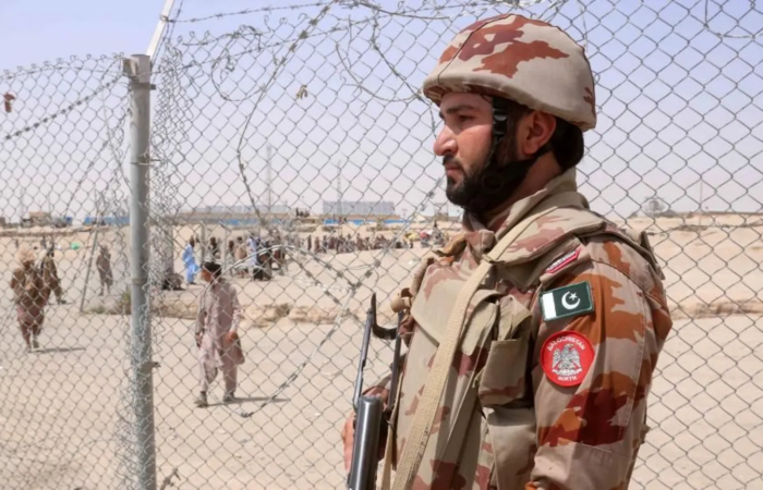 Afghanistan attacks targets in Pakistan