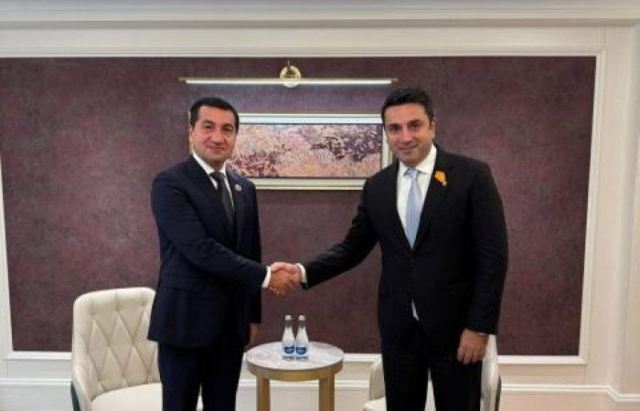 Armenian and Azerbaijani officials seek to defuse tension