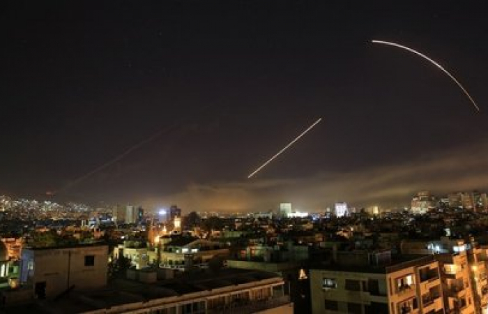США, Великобритания и Франция нанесли авиаудары по военным целям в Сирии
