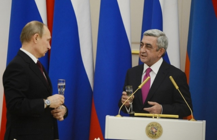 Очаровательное наступление Путина в Ереване. Заблокировав Армению в своих объятиях Путин предлагает взамен дешевое оружие, нефть и газ.