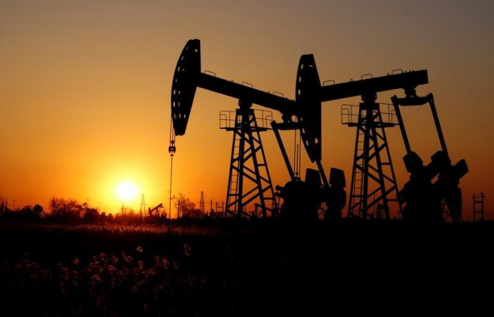 Цены на нефть на азиатских рынках падают в результате переизбытка и нестабильности рынков
