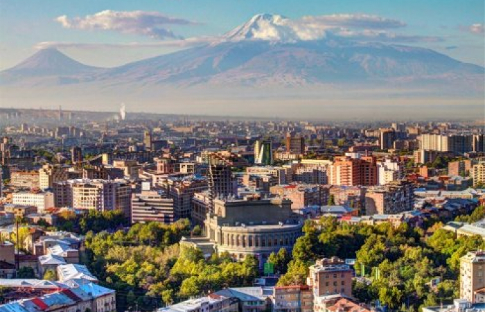 News update, Tuesday, 26 July:The situation around the Erebuni Police station inYerevan remains tense. Overnight two members from Sasna Tsrer, were injured by police fire as they tried to break a police cordon to deliver food to their besieged colleagues.