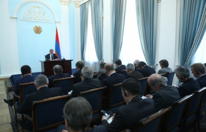 Armenia warns it will recognise the independence of Karabakh.