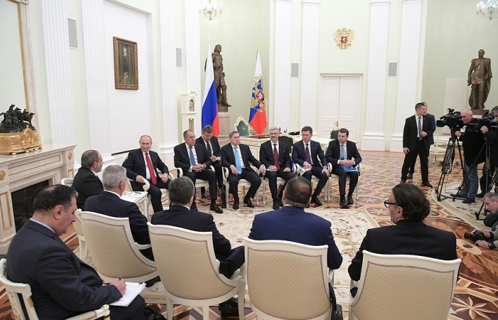 Pashinyan meets Putin in Moscow