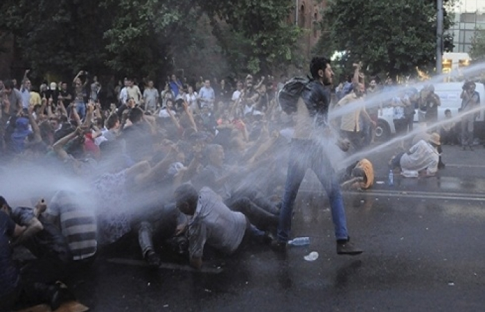 Widespread condemnation of police violence against journalists in Armenia.