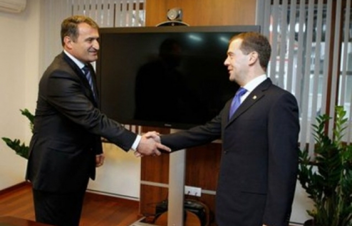 The Blessing! Russian President Medvedev met South Ossetian Presidential candidate Anatoly Bibilov in Vladikafkaz, ahead of elections on Sunday.