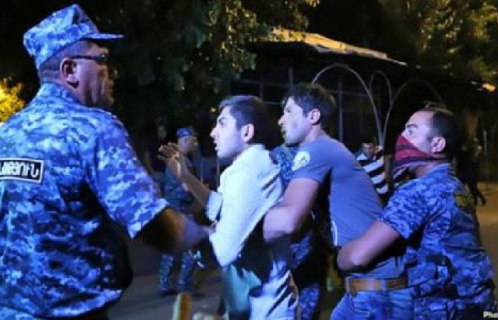 Policeman shot dead by sniper as Yerevan siege turns violent