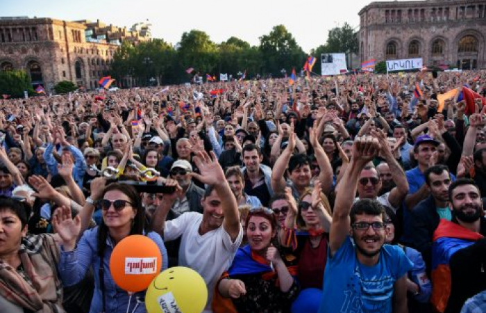 Мирные протесты парализовали движение в Ереване