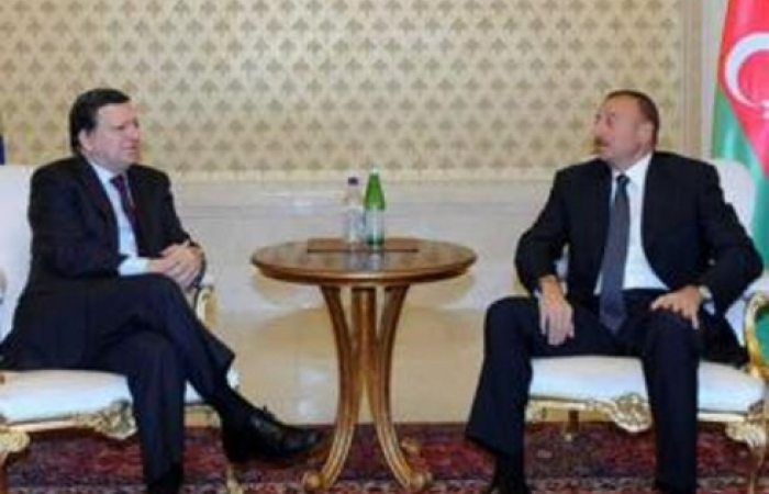Баррозу в Азербайджане. Он встретился с президентом Азербайджана Ильхамом Алиевым, в ходе которой обсудил двусторонние отношения.