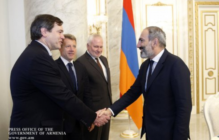 Armenian leader holds first meeting with Minsk Group co-Chairmen