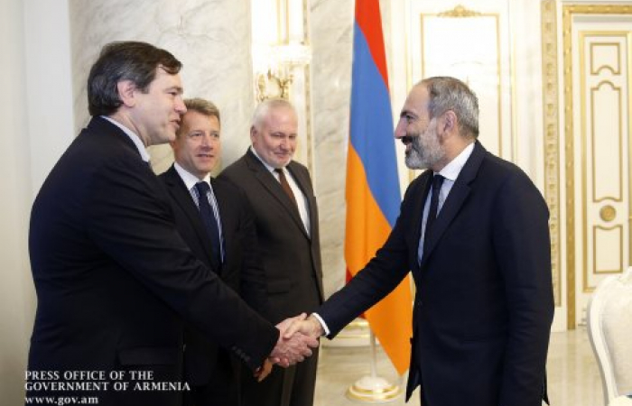 Глава Армении провел первую встречу с сопредседателями Минской группы
