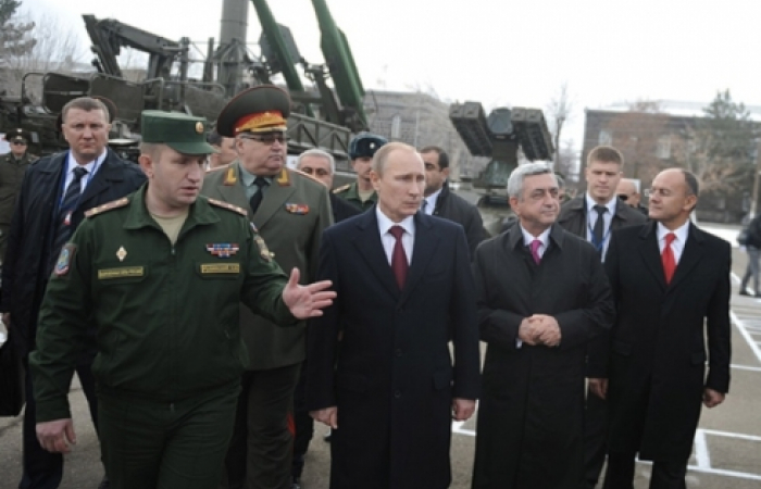 Путин в Армении заявляет, что Россия никогда не покинет Закавкзье.