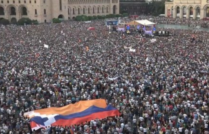 Thousands rally in Yerevan in support of Pashinyan