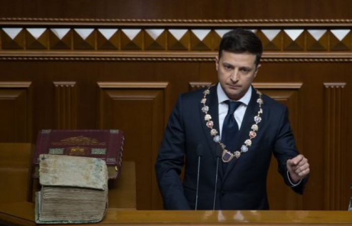 Zelensky dissolves Ukrainian Parliament as he is sworn in as President