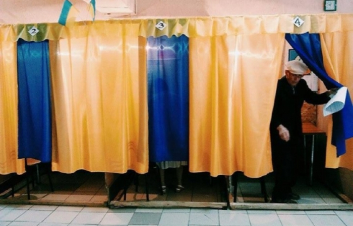 В Украине избирательная урна бросает вызов дулу пистолета. Процесс построения современного, успешного и демократического государства в Украине теперь может разойтись не на шутку.