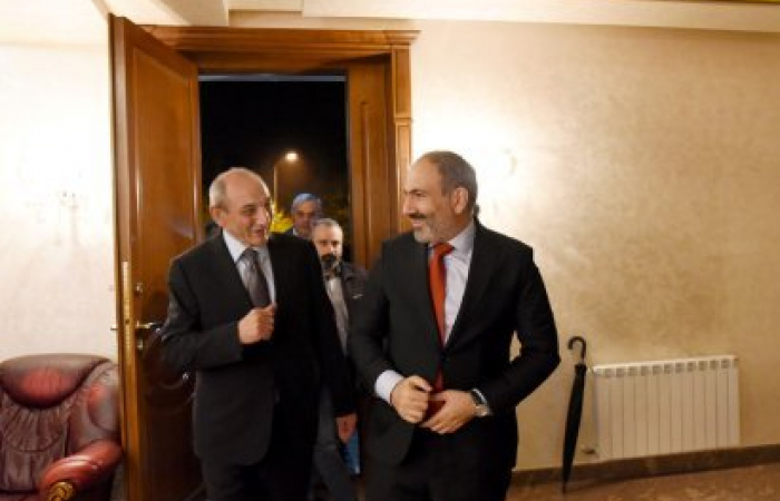 Пашинян неожиданно совершил визит в  Карабах