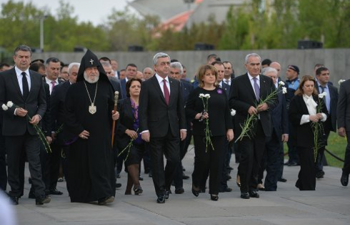 Armenian President leads nation's tribute at Tsitsernakaberd