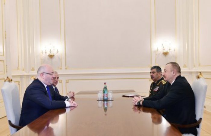 Президент Алиев провел встречу с министром обороны Грузии
